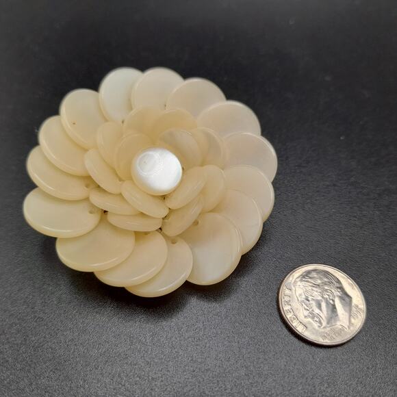 Vintage Mother of Pearl Flower Brooch, Mid-Century, 1950s, 2 1/8" - Picture 8 of 9